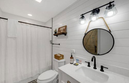 The White Lodge 4BDR Sleeps 8 with Fire Pit - Foto 39