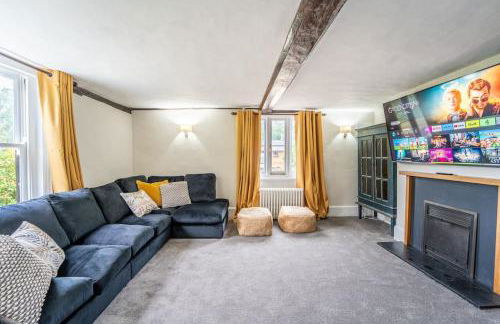 Large 5-Bedroom Farmhouse Sleeps 10 with Parking and Wifi - Foto 9