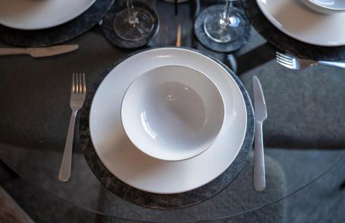 Cosy 3-Bed House With Parking, 5 Mins to QE & Uni - Photo 69