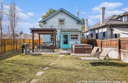 5-Bedroom Victorian Home Private Yard Sleeps 10 - Photo 22