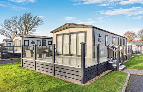 Binky Lodge Stylish Cosy 3-Bedroom Holiday Lodge Hoburne Naish Barton on Sea - Photo 31