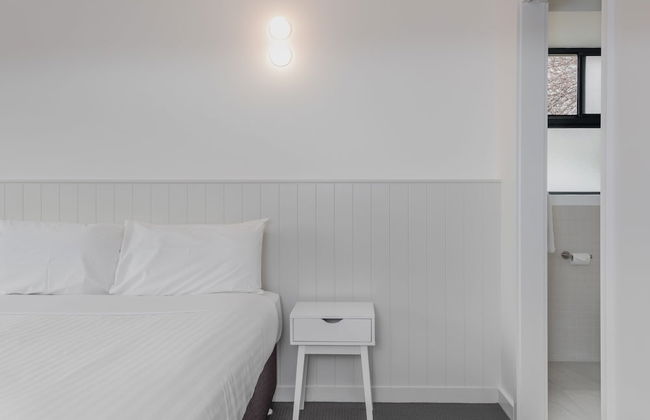 Coastal Cottage by the BnB Collection - Photo 2