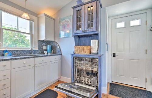 Walk to Commercial St! Captains Quarters Apt - Foto 9