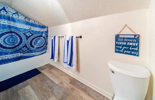 Cottage in the Falls, 2 b, 2 bath, fireplace - Photo 7