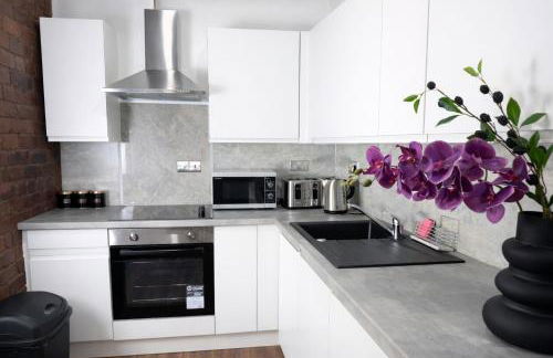 City Centre - Sleeps 6 - Bars, Parking & Netflix - Foto 10