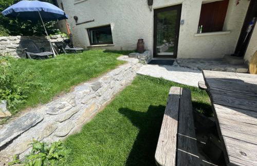 LE MONTAGNARD bel appartement avec jardin dans vieille ferme de montagne rénovée - Photo 12
