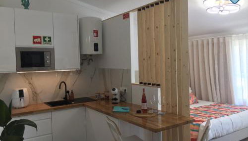 At Maries Beach House Peniche 2 - Photo 5, stove, toaster