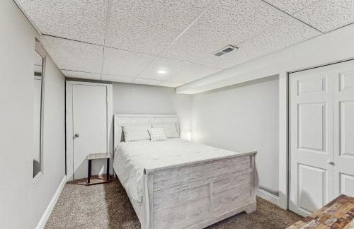 Near Beach! Group-Friendly Michigan City Retreat - Photo 19