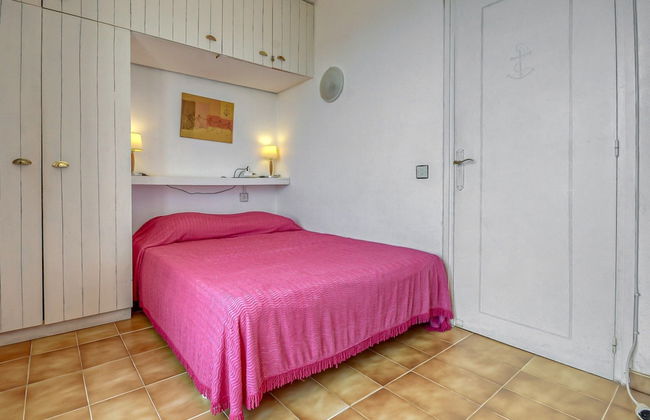 Apartment With Furnished Terrace - Photo 4