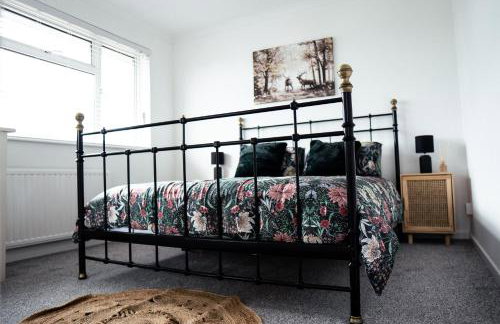 Large 4 BedroomProperty driveway and 3 bathrooms - Photo 1