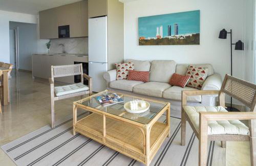 Modern apartment with pool on the beachfront in Marbella by SharingCo - Photo 48