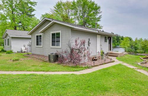 Lakeside Cabin with Fire Pit Near Pine Point Park! - Foto 29