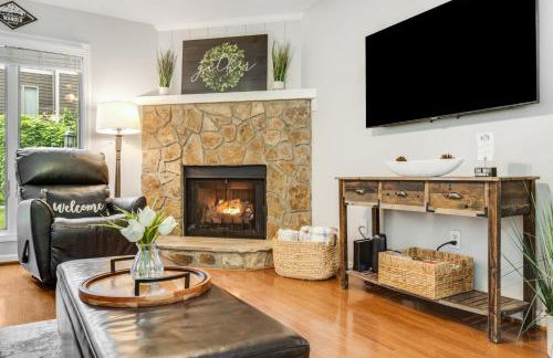 Brook Haven Condo - Downtown Blowing Rock Ground Floor Fully Stocked with 2 King Beds - Foto 10