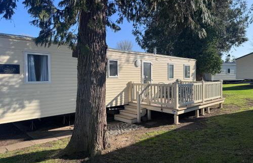 Cozy Caravan at Tower Lawn, Haggerston Castle Perfect Family Getaway - Foto 17