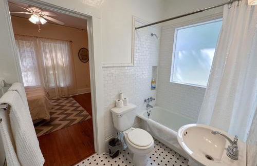 Adorable 1920s home near UF stadium sleeps 10 - Foto 24