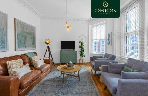 ORION SHORT STAYS is a Renewable Energy Specialist accommodation Provider based in Dundee, We have many properties available for large groups, ASK us for more details and for Custom Quotes, Many properties close to the PORTs and for Large Teams of 100 - Foto 53
