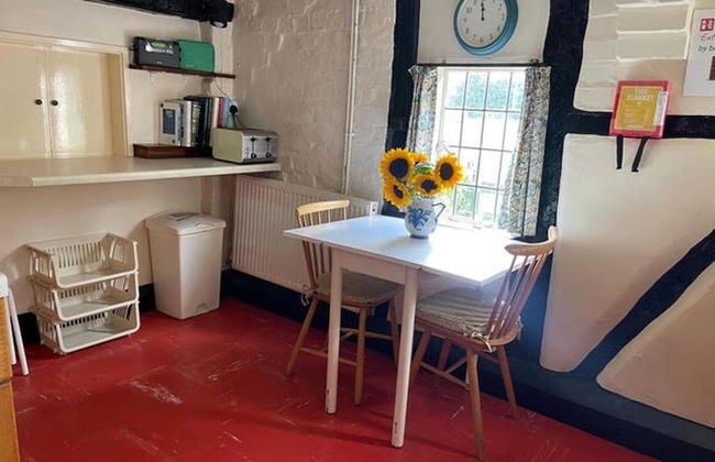 Cottage-fireplace-garden-petsok-3br-parking - Foto 14