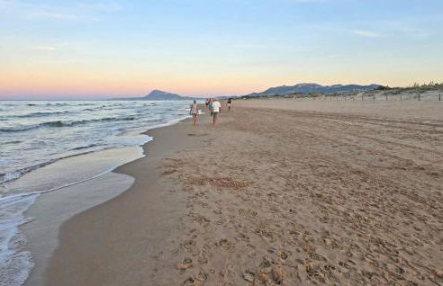 Beautiful Apartment In Oliva With Wifi - Photo 18