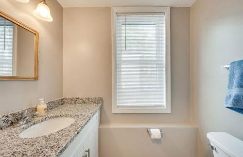 New Hampshire Abode with Mountain Views, Near Skiing - Foto 11