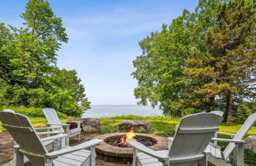 Coastal Cottage by Juniper Holiday + Home - Photo 32