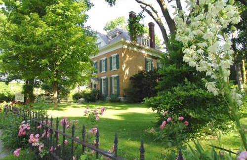 Historic Manor Overlooking Park - Foto 1