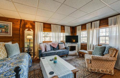 New England Hideaway on Historic 1859 Estate! - Foto 1