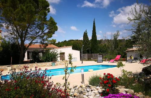 Tranquil Villa with Pool - Foto 6