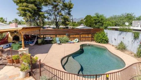 Central House with Pool & Hot Tub - Foto 2