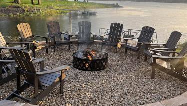 Waterfront 3BR Loft w Dock on Lake of Egypt - Foto 2