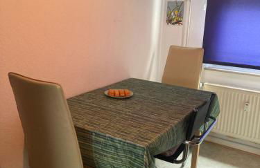 Gemütliches ganzes Apartment Küche Parkplatz Waschmaschine Kamin Terrasse Garten, Keine Ferienwohnung - Photo 6