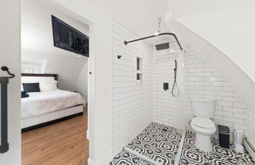 NEW Modern Barrel Getaway HOT TUB & Game Room - Foto 22