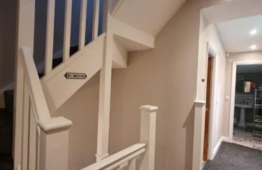 6 Dbl Bed, Central Huddersfield house inc parking - Foto 9