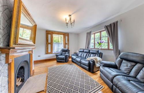 Luxury Country Escape with Hot Tub perfect for Friends and Families - Photo 5