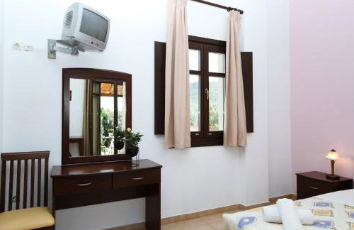 Palirria Hotel & Studios - Photo 71