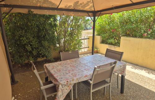 Joli T2, à 400m à pied de la mer - Piscine privée - Photo 12