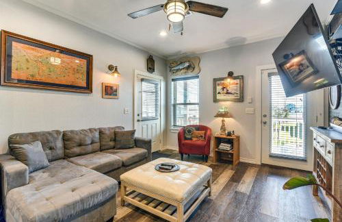 Walk to Sea Isle Beach Group Getaway with Deck! - Foto 4