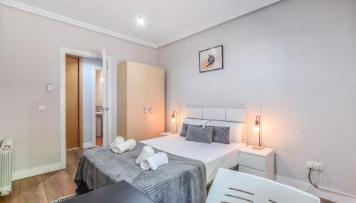 Retiro VII - Práctico, moderno y en plena ciudad de Madrid - Photo 2, towels, wardrobe