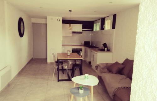 Escapade Parfaite Terrasse ensoleillée Piscine & Parking - Foto 7