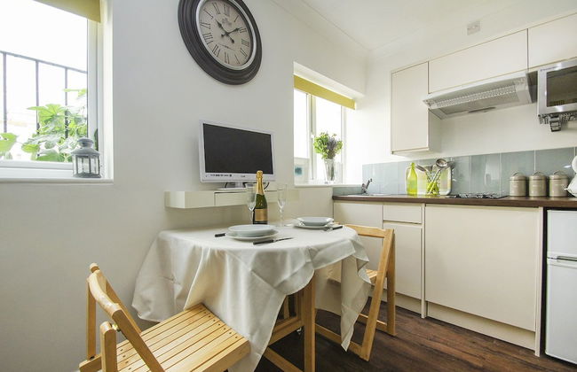 Between Piers Central by Brighton Holiday Lets - Photo 5