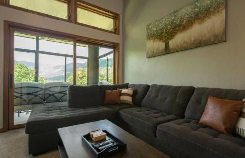 Mountain View 3BR with Sunroom, Close to Ski and Trails - Foto 11