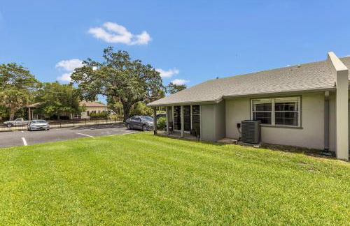 Ground Level and End Condo Unit - Quiet 2 Bedrooms and 1 Bath - Foto 27