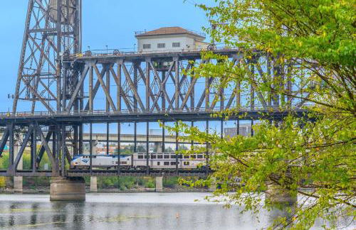 Waterfront Condo, 25ft from riverwalk, Pool & HotTub - Foto 12