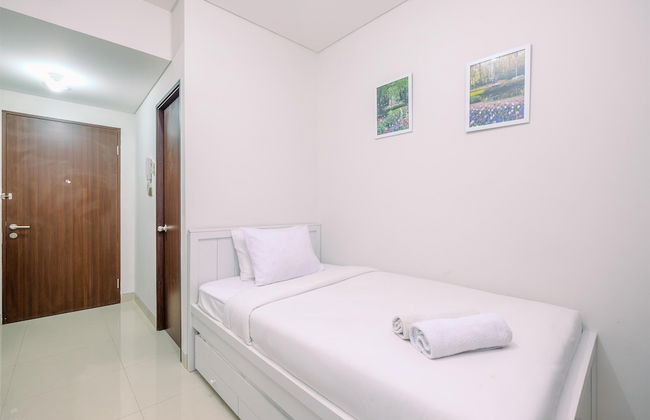Minimalist And Cozy Studio (No Kitchen) Transpark Cibubur Apartment - Photo 3