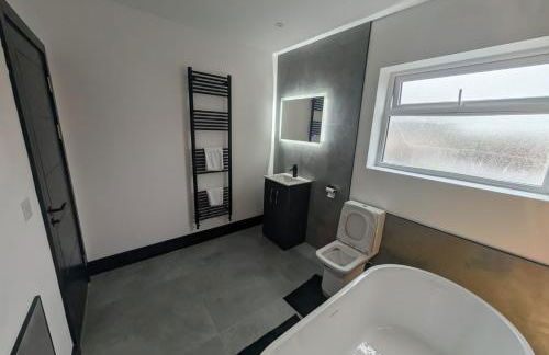 Swansea 5-Bed Family Home with Ensuite - Foto 10