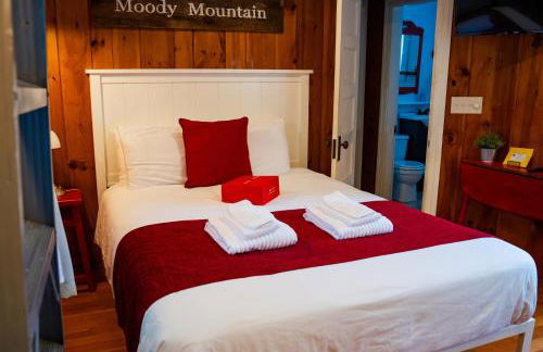 Cottage 1-2 -2 Bedroom 1 Bath End Unit with Kitchenette Private Courtyard Pet Friendly fee applies - Photo 14