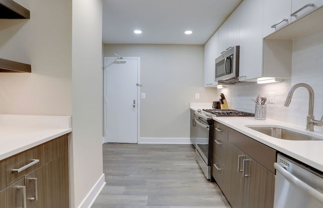 Walkable DC View Apartments - Photo 37