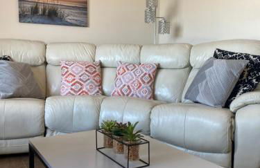 Newcastle Seafront Apartment with Wifi and Parking - Foto 13