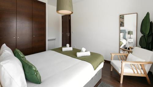 Baleal Deluxe Flat - Foto 2, towels, wardrobe