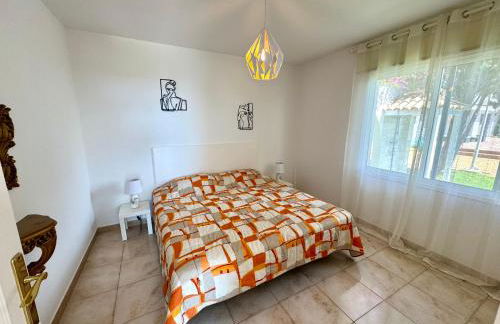 Villa Casa Lilo, en jardin grande,con una gran piscina, con pérgola y barbacoa - Foto 41