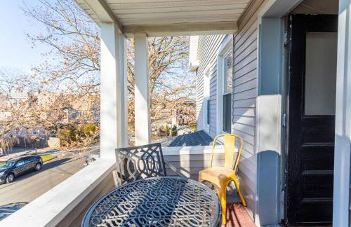 Sunny & Spacious 2BD 1BA WFH Apt-Huge Yard & Patio - Foto 35